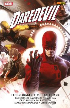 Daredevil de Ed Brubaker y Michael Lark 02 (Marvel Omnibus) | N0226-PAN00 | Ed Brubaker, Michael Lark | Terra de Còmic - Tu tienda de cómics online especializada en cómics, manga y merchandising