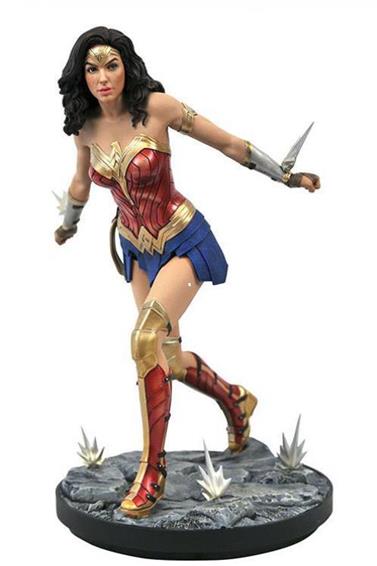 WONDER WOMAN DIORAMA PVC 23 CM DC MOVIE GALLERY WONDER WOMAN 1984 | N0321-MERCH01 | Terra de Còmic - Tu tienda de cómics online especializada en cómics, manga y merchandising